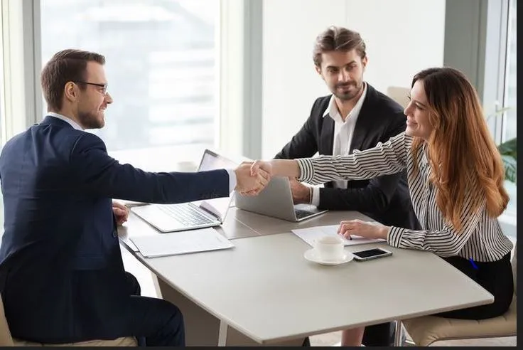 Mroczne miasto jako metafora zawężenia rynku